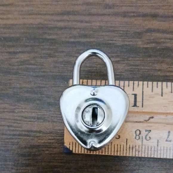 Heart-Shaped Silver-tone Padlock with Keys EUC - Picture 6 of 6